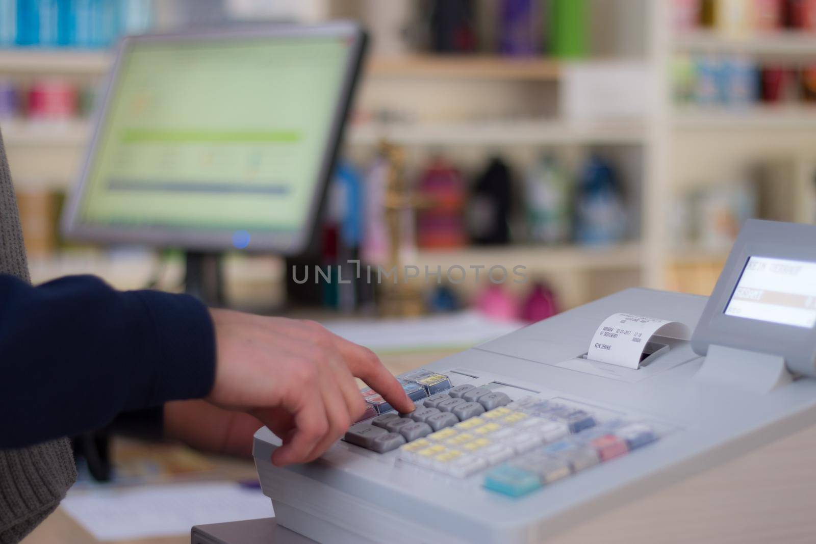 Cash register in a shop: Customer is paying purchase