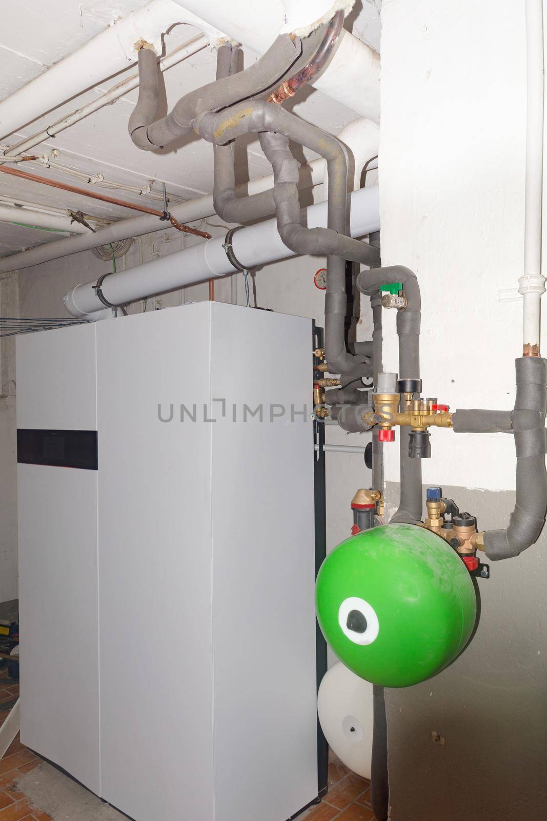 New gas boiler with condensing boiler and fuel cell hydrogen heating
