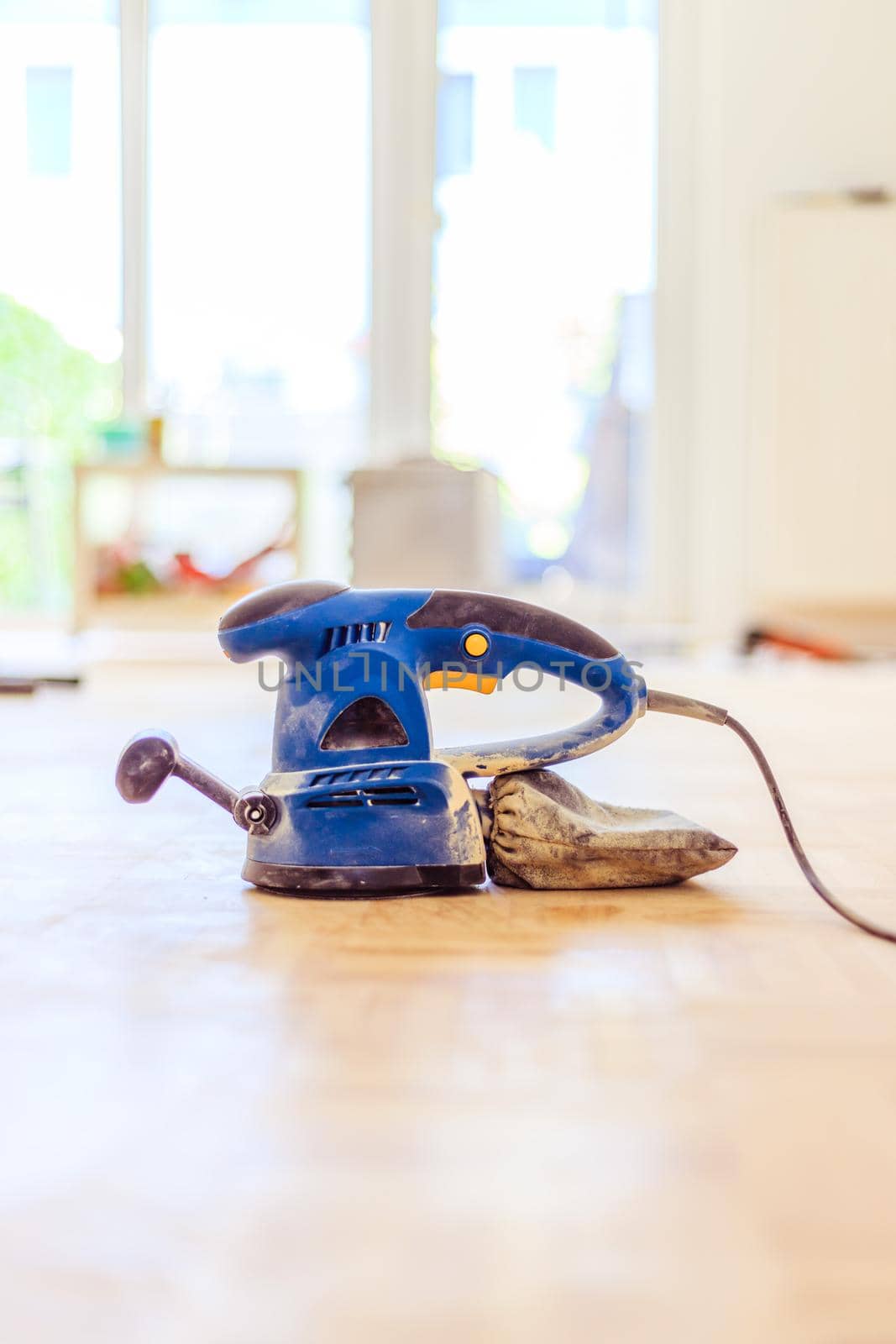 Renovating at home: sander tool for refreshing and grinding the wooden parquet floor by Daxenbichler