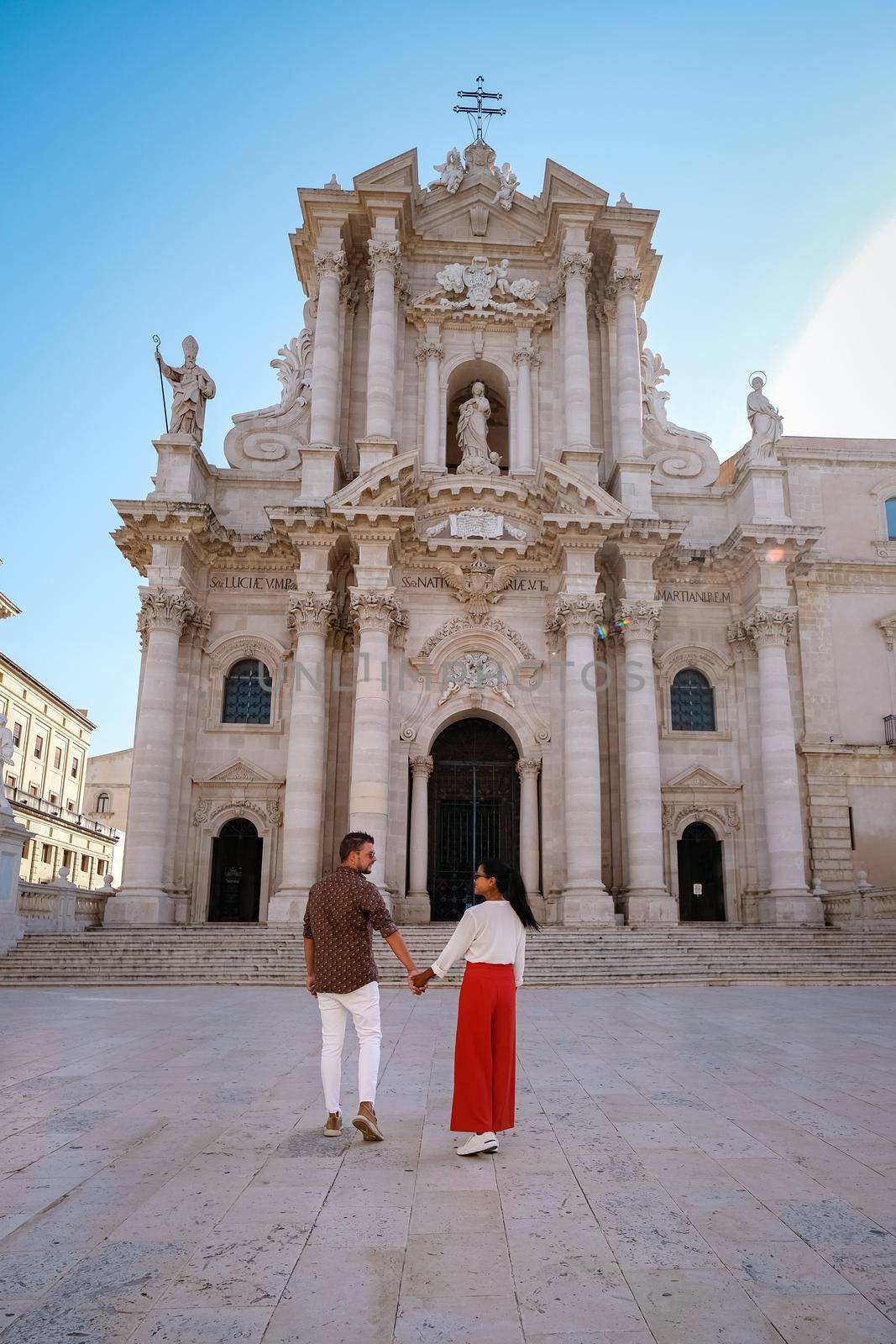 couple men and woman on citytrip, Ortigia in Syracuse Sicily Italy in the Morning. Travel Photography from Syracuse, Italy on the island of Sicily. 