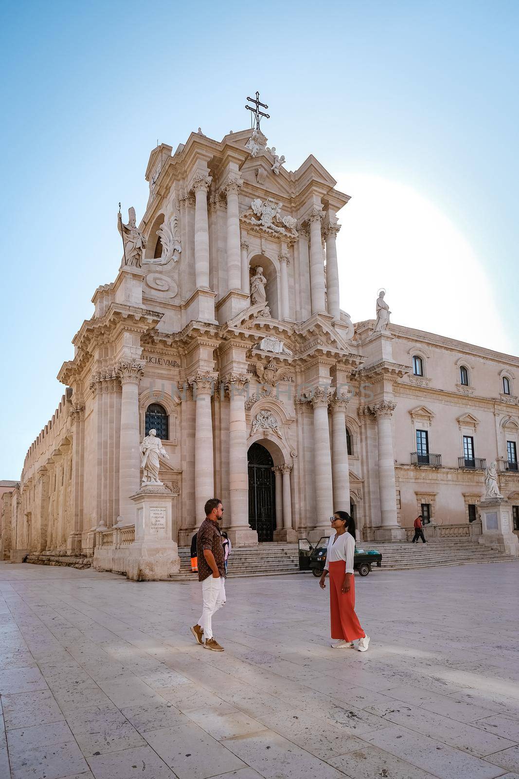 couple men and woman on citytrip, Ortigia in Syracuse Sicily Italy in the Morning. Travel Photography from Syracuse, Italy on the island of Sicily. 