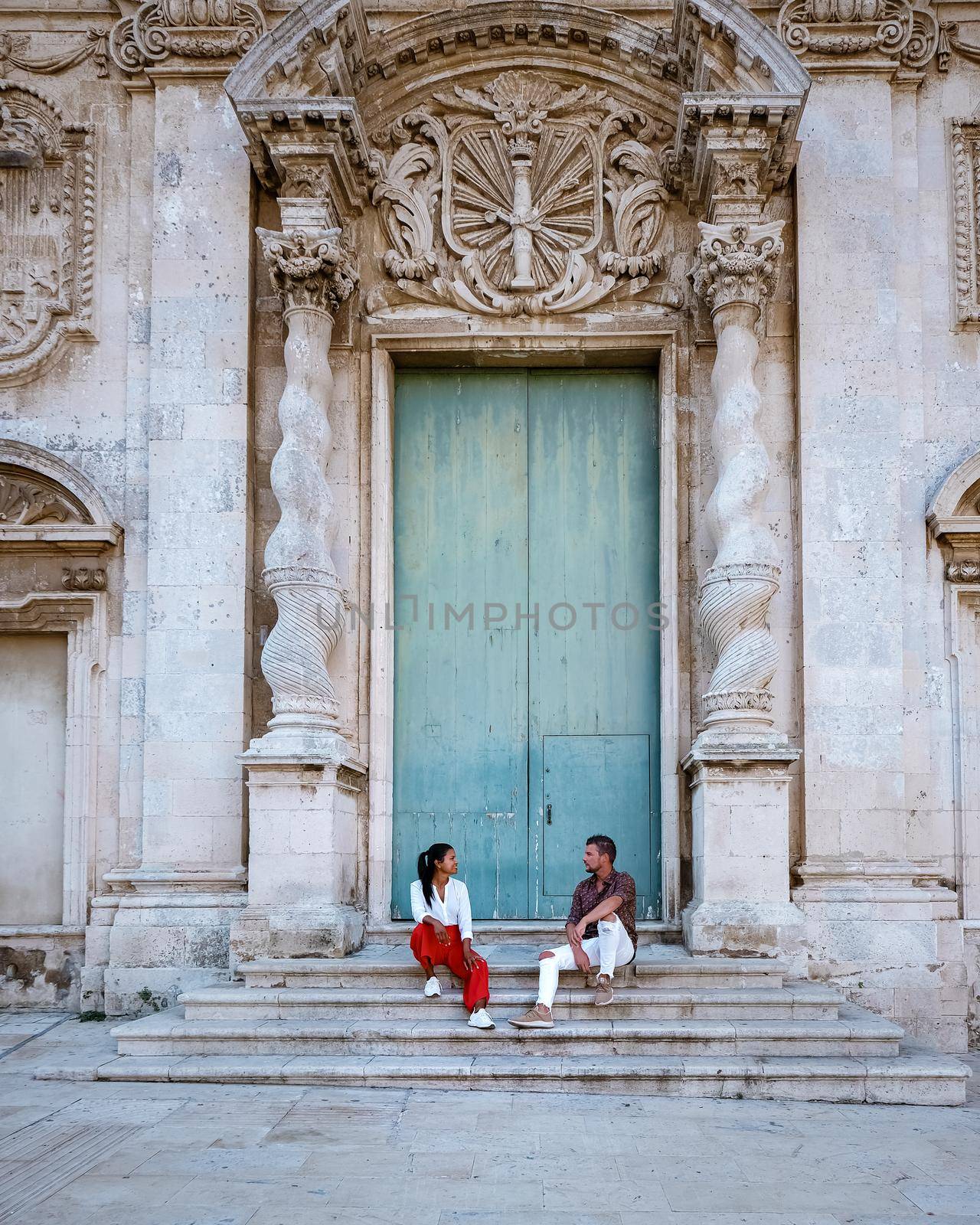 couple men and woman on citytrip, Ortigia in Syracuse Sicily Italy in the Morning. Travel Photography from Syracuse, Italy on the island of Sicily. 