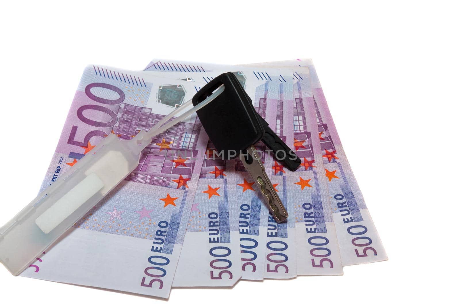 banknotes of 500 euros and the car keys by client111