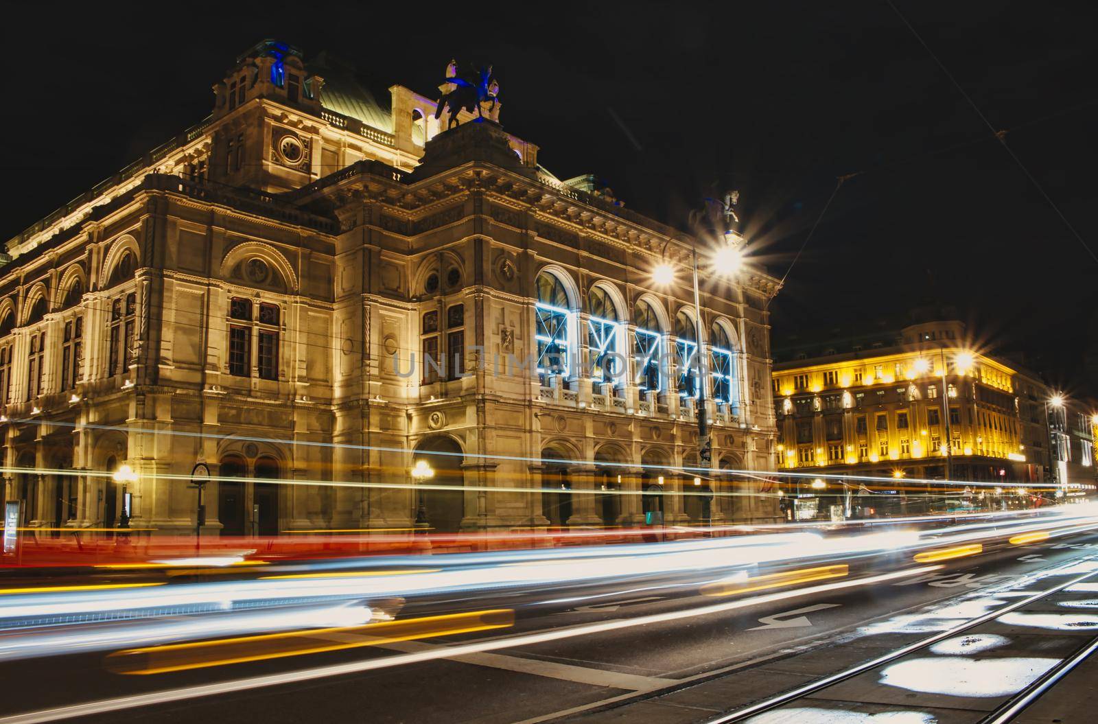 Vienna State Opera House nightshot longexposure lights