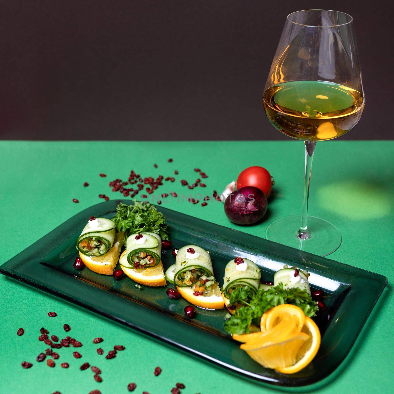 Lemon vegetable garnish with white wine by ferhad