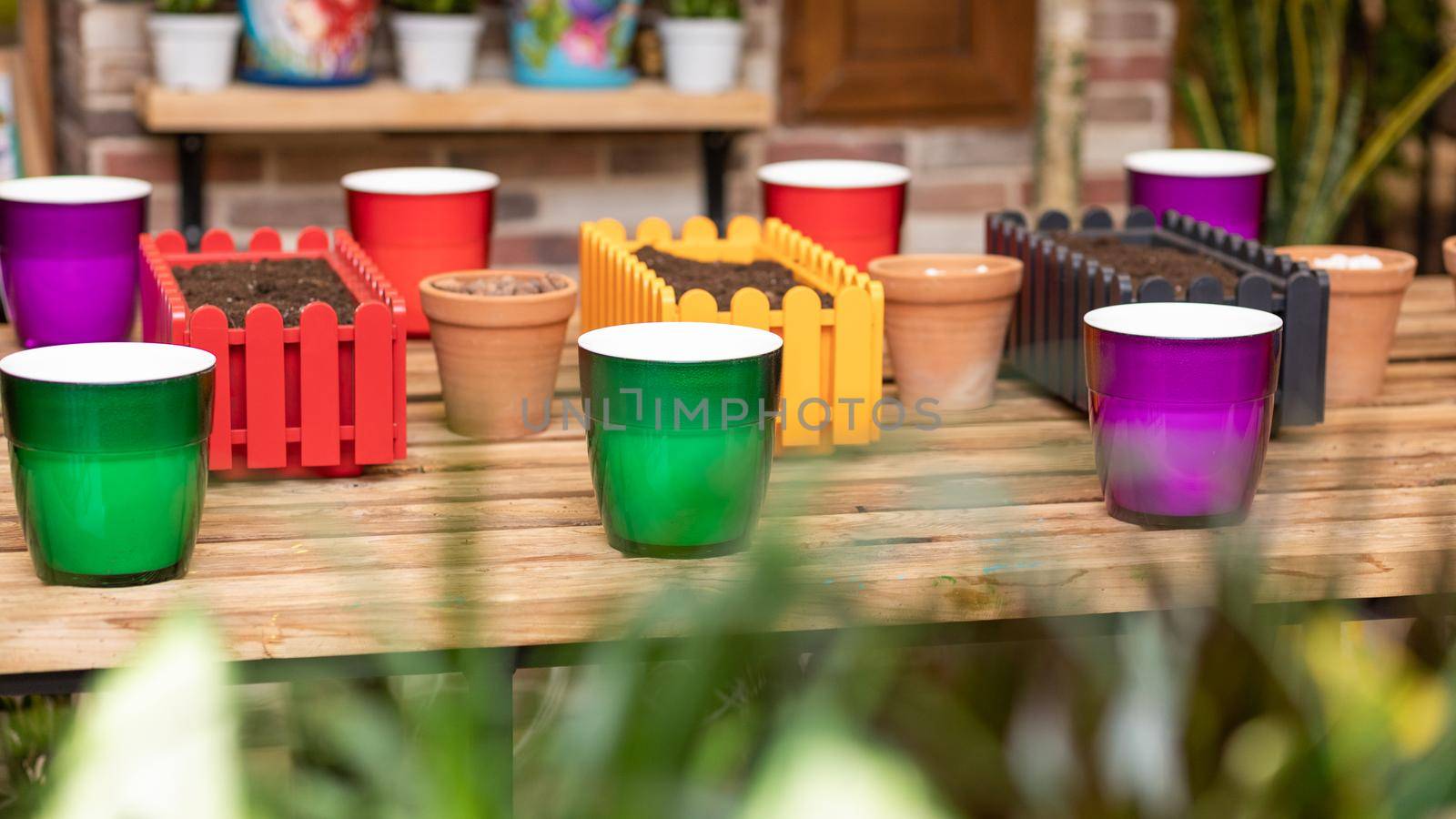 Plastic flower plant pots in several colors