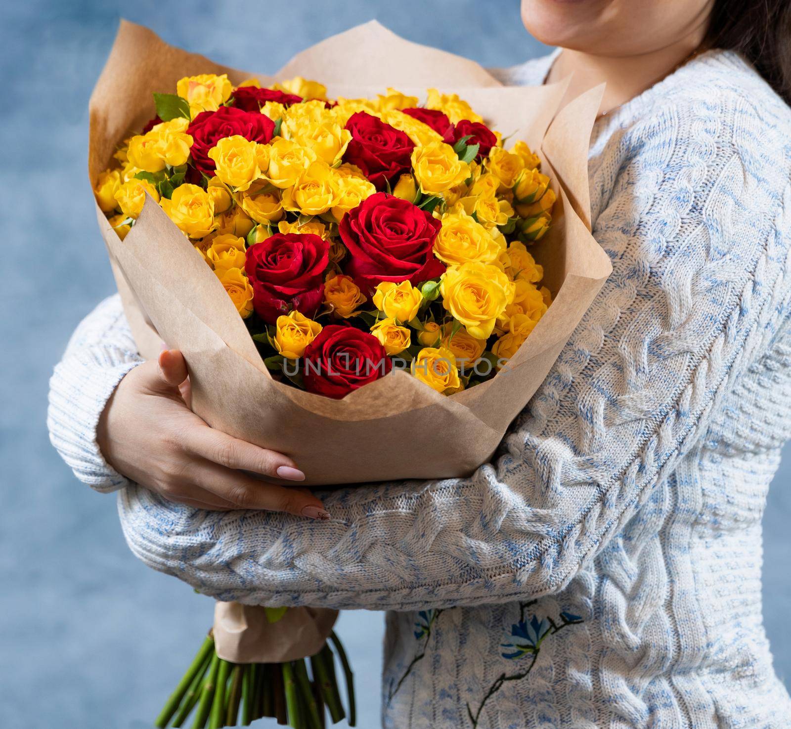 Woman holding Rosa Violet Carson, Rosa Sun Flare bouquet