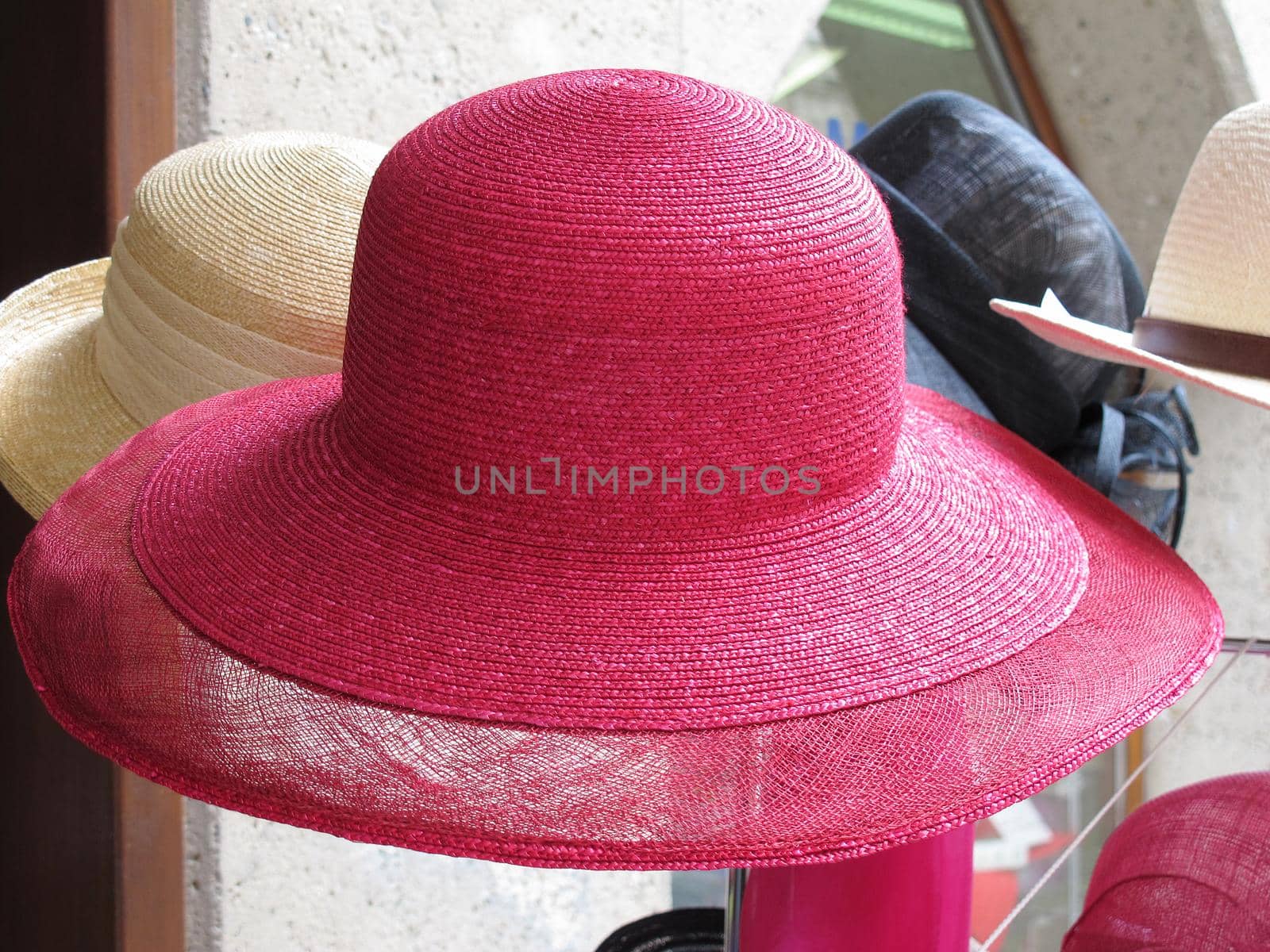 Pink straw hat for women by Kasparart