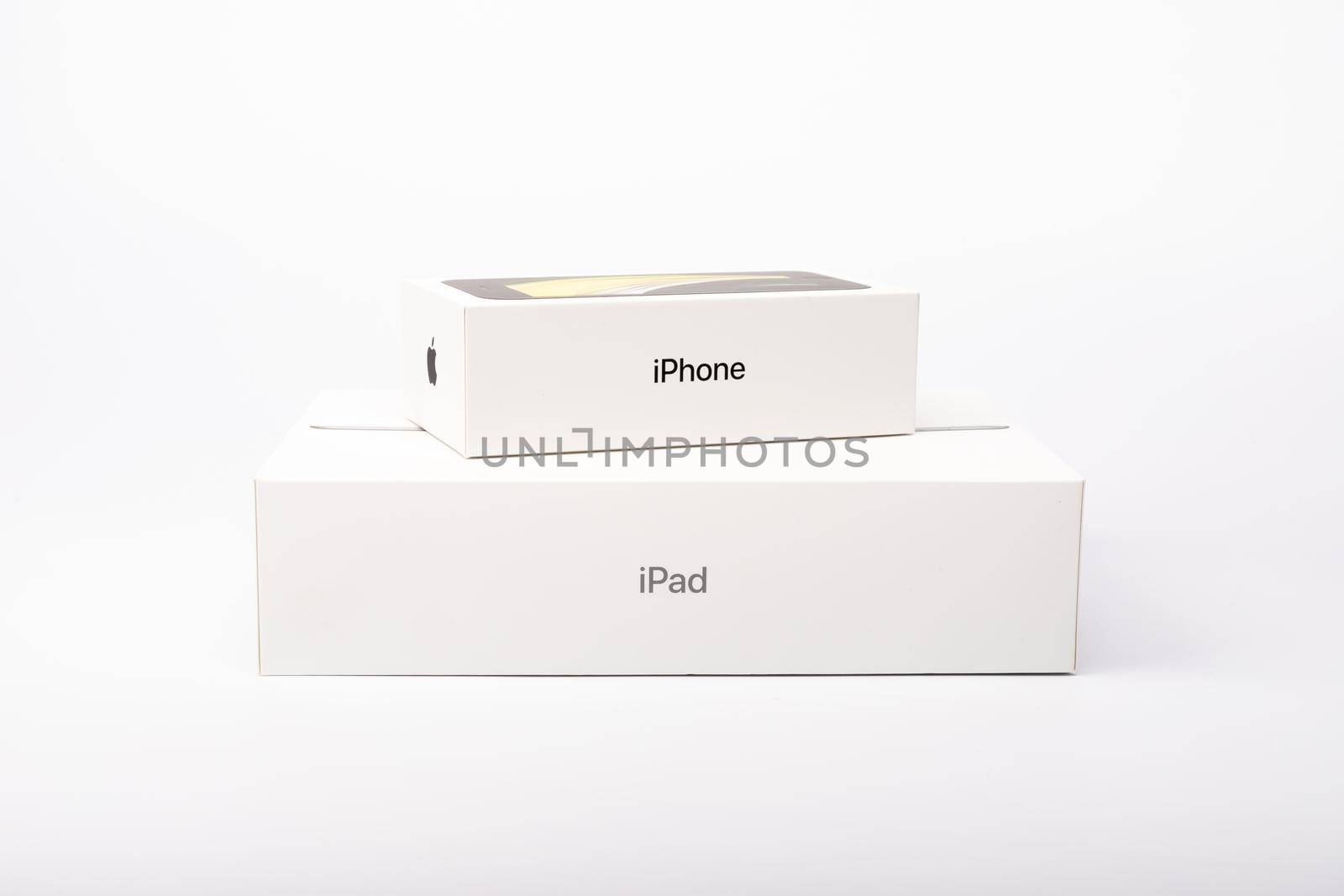 packaging of the new iPhone SE 2020 and iPad from Apple by AtlanticEUROSTOXX