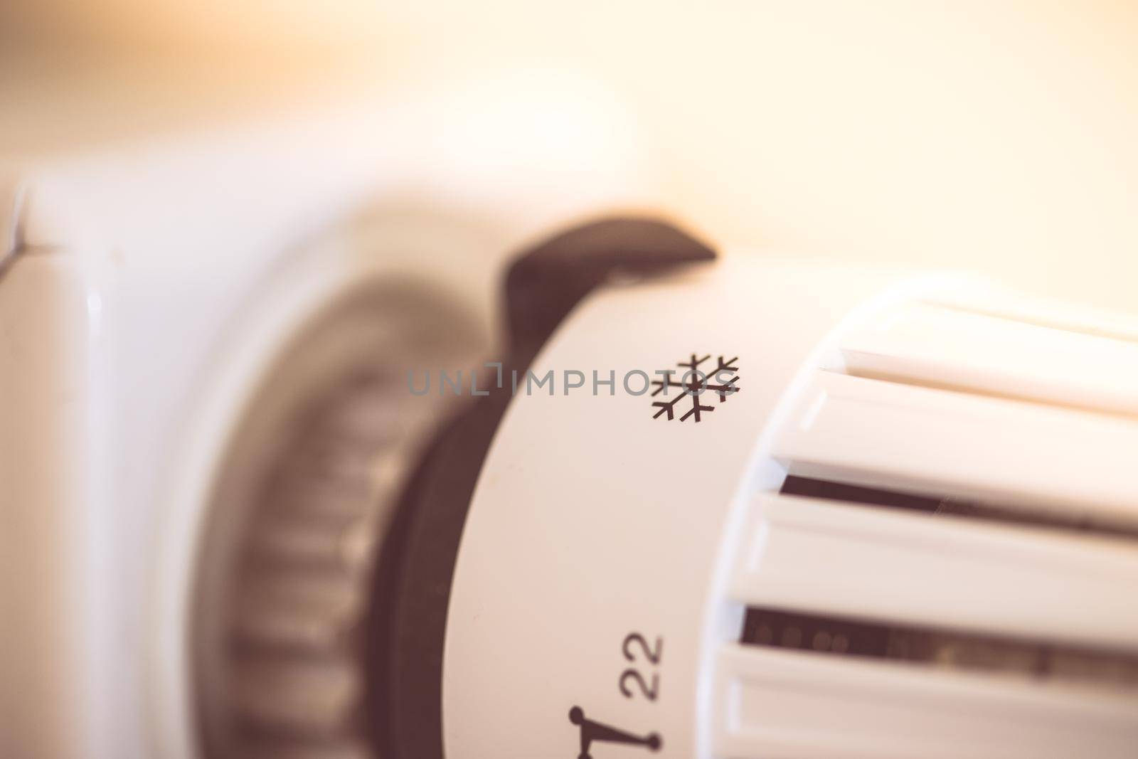 Close up picture of a heat regulator.