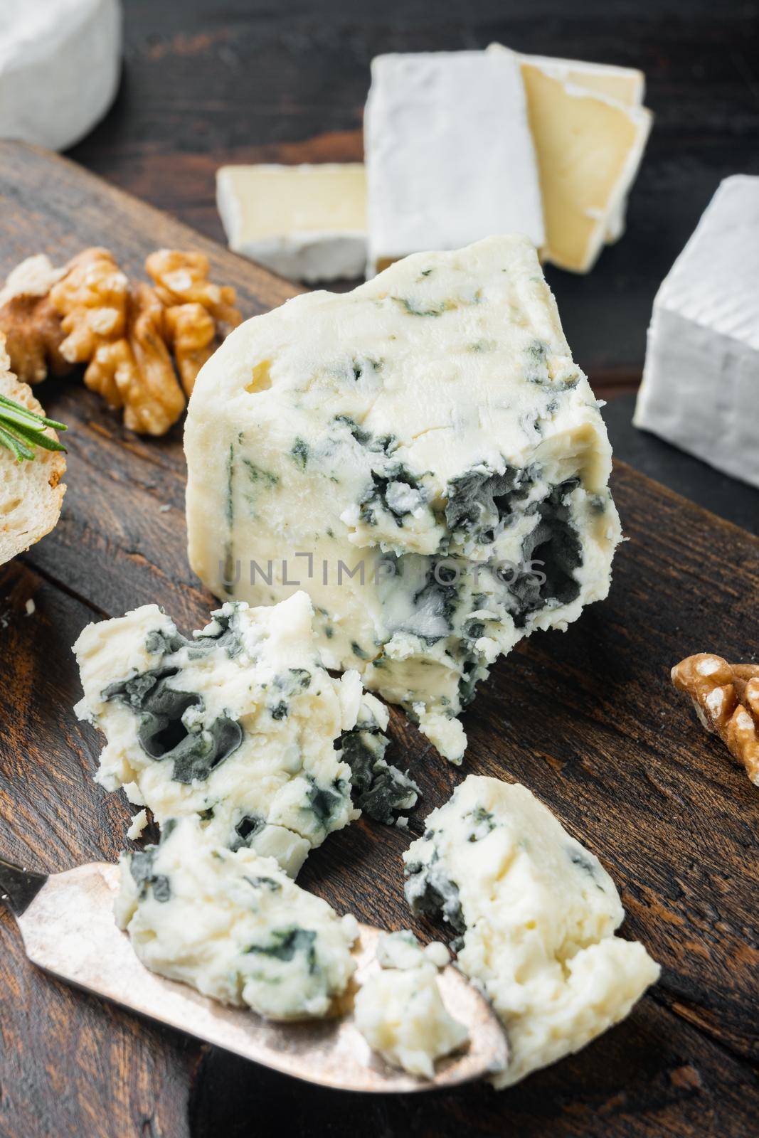 Tasty blue cheese set, on dark wooden background