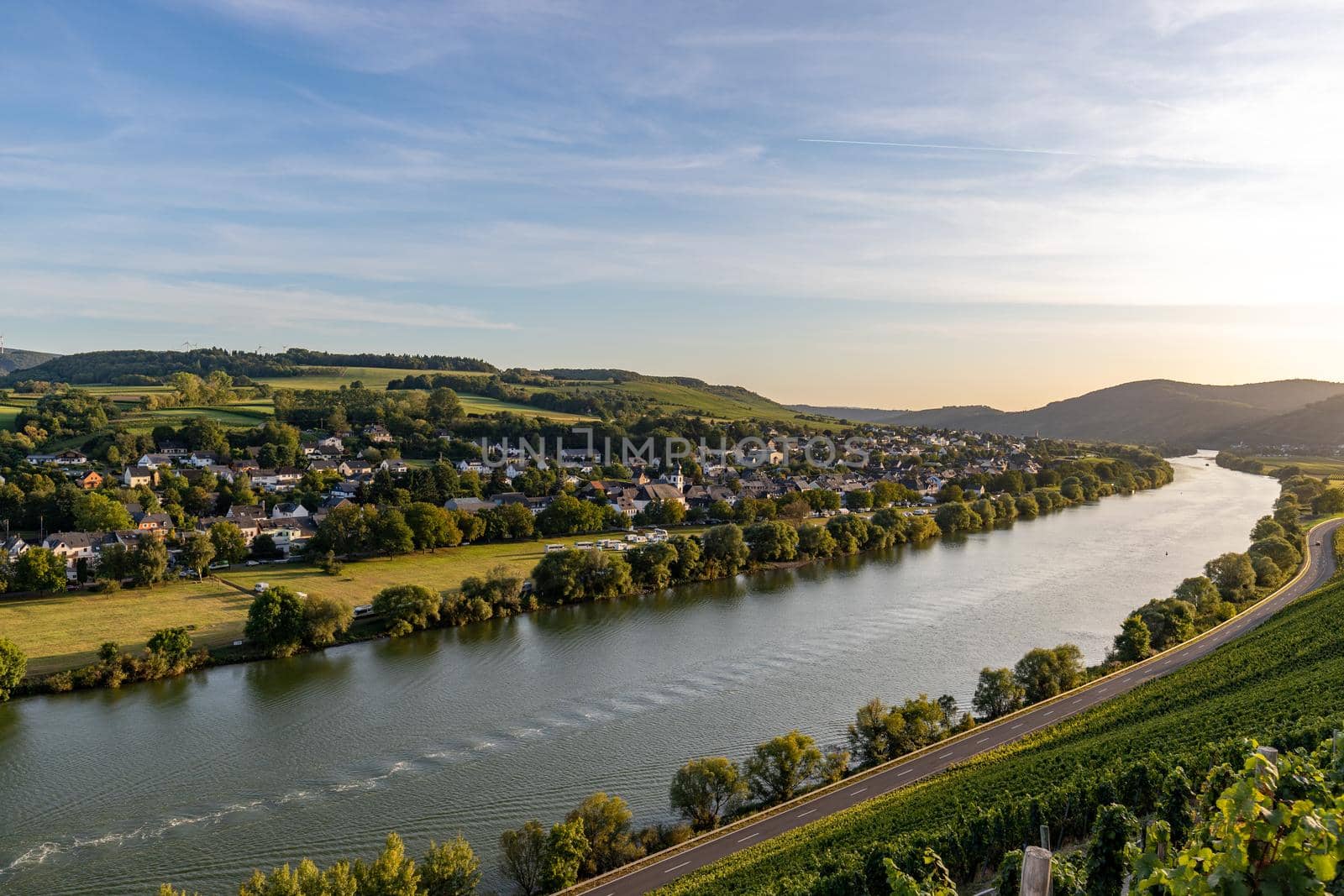 View of the Moselle valley at Brauneberg by reinerc