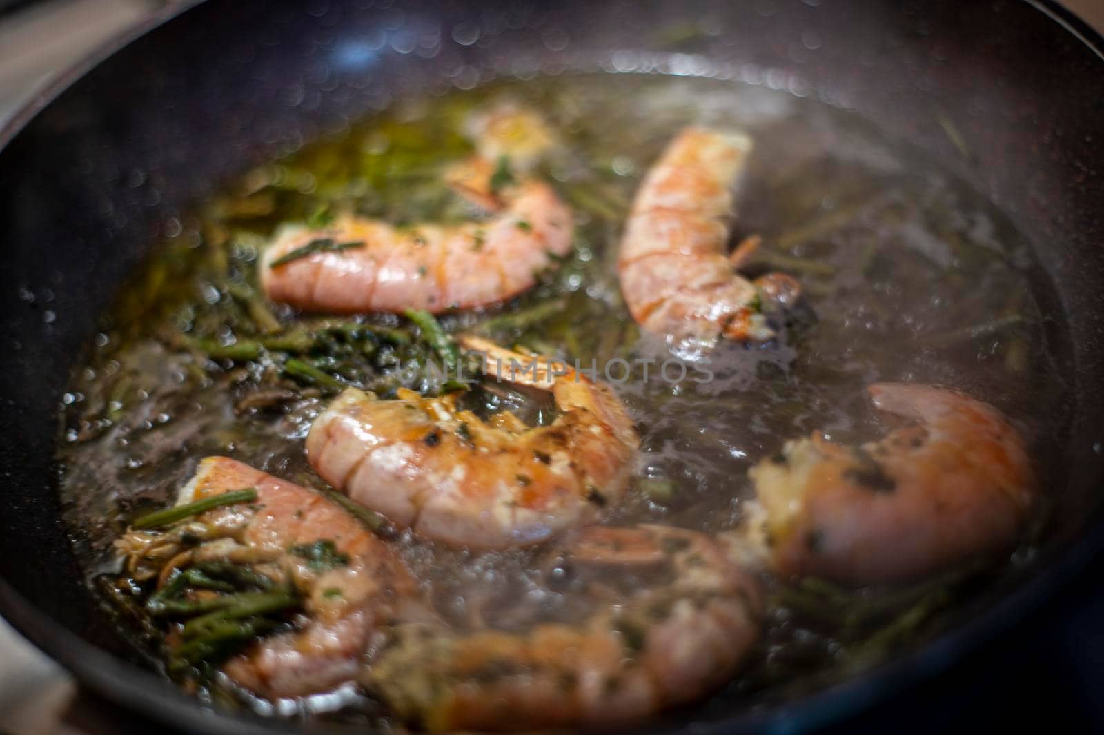 preparation of prawns and asparagus for contimento