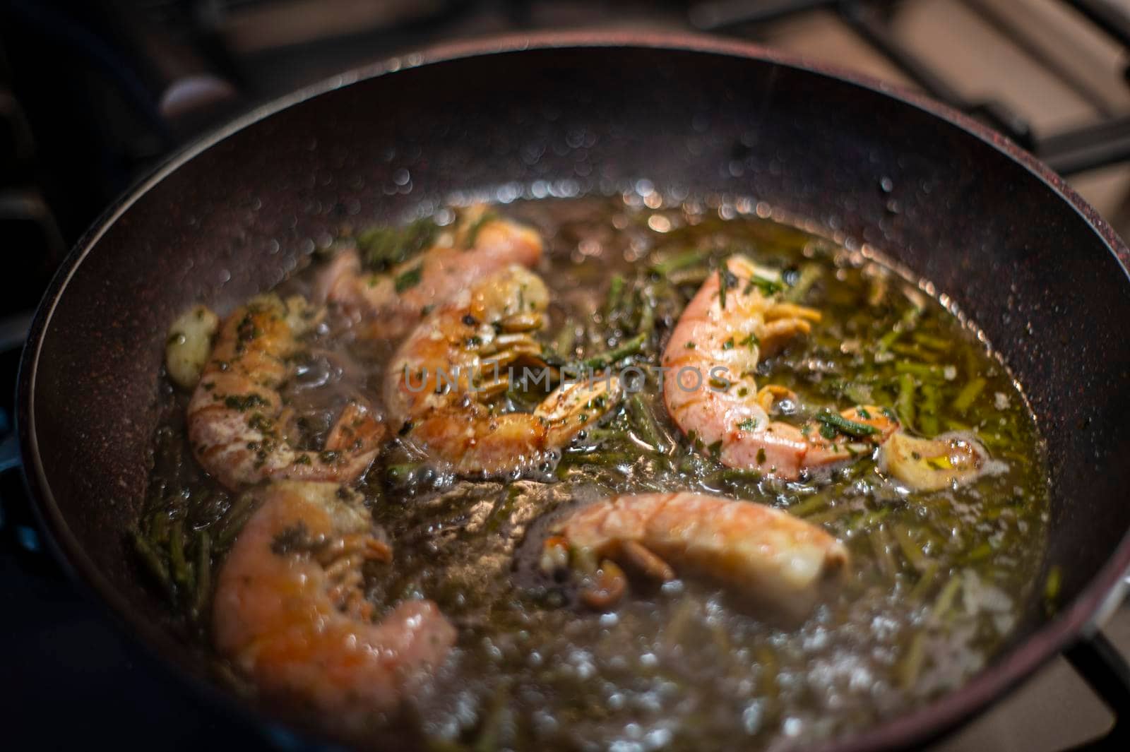 preparation of prawns and asparagus for contimento