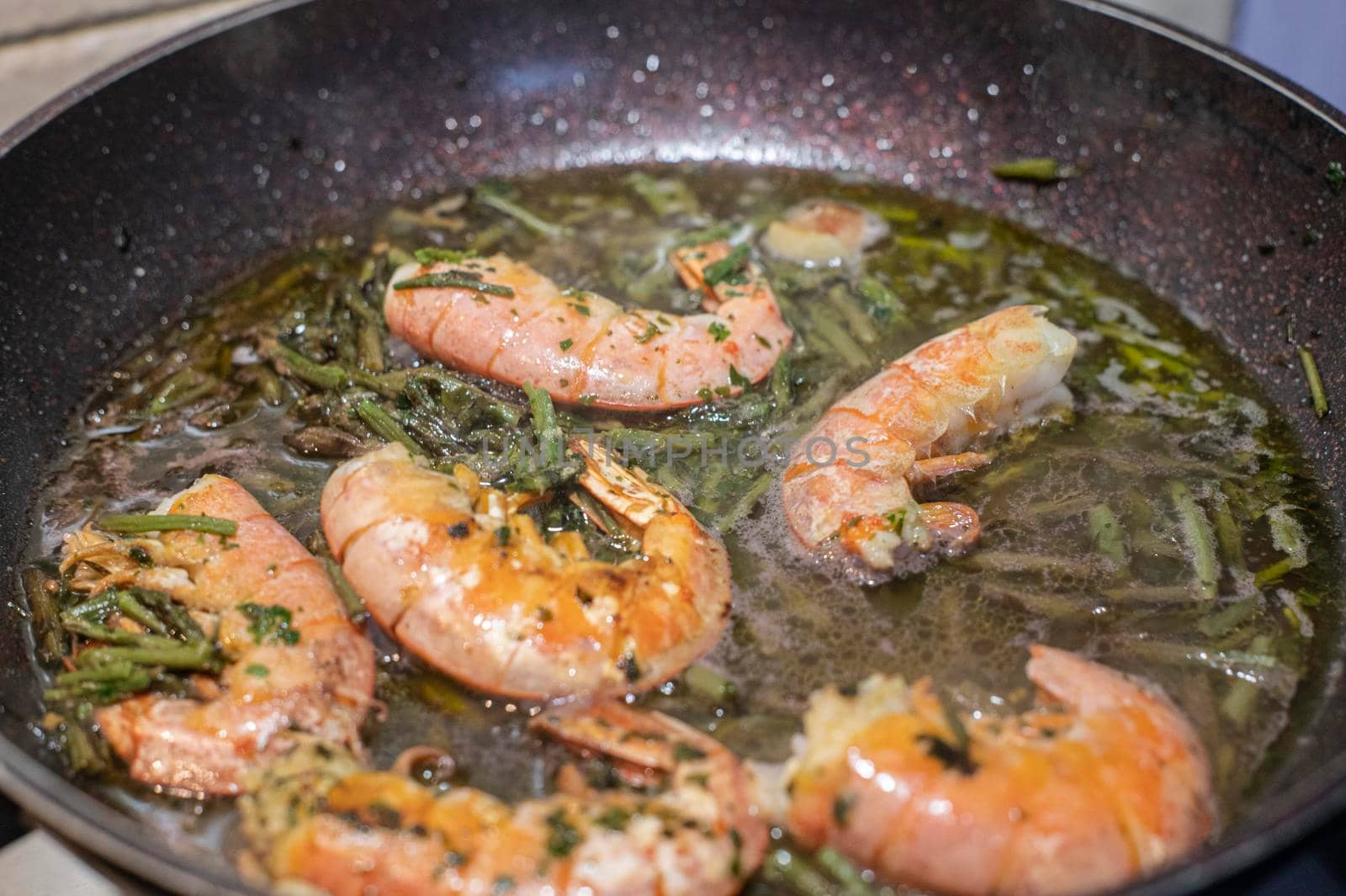 preparation of prawns and asparagus for contimento