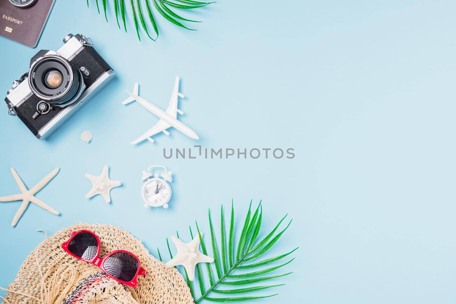 camera films, airplane, starfish, shells, hat traveler tropical accessories by Sorapop