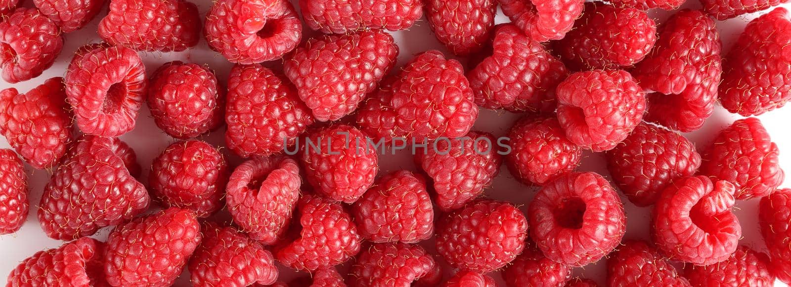 Ripe red raspberries by NelliPolk