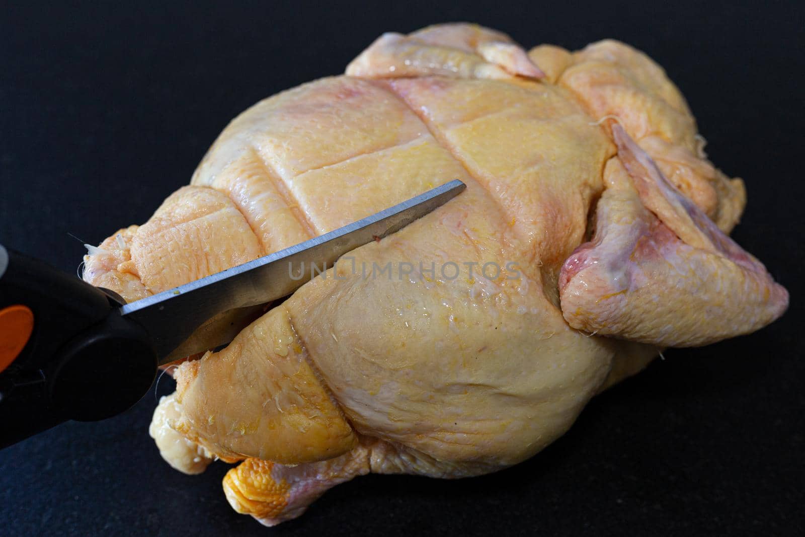 Cutting back of a french mais chicken