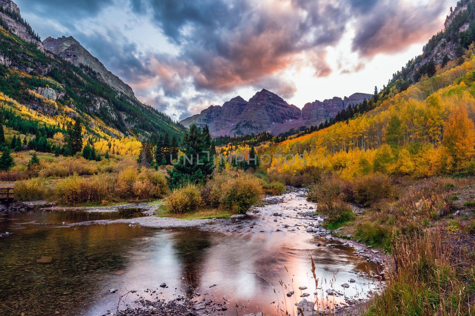 Maroon bells at autumn season in in Aspen Colorado, USA.