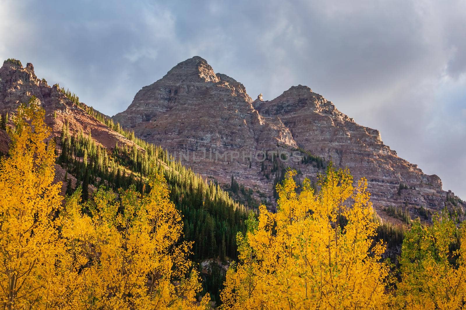 Maroon bells at autumn season in in Aspen Colorado, USA.