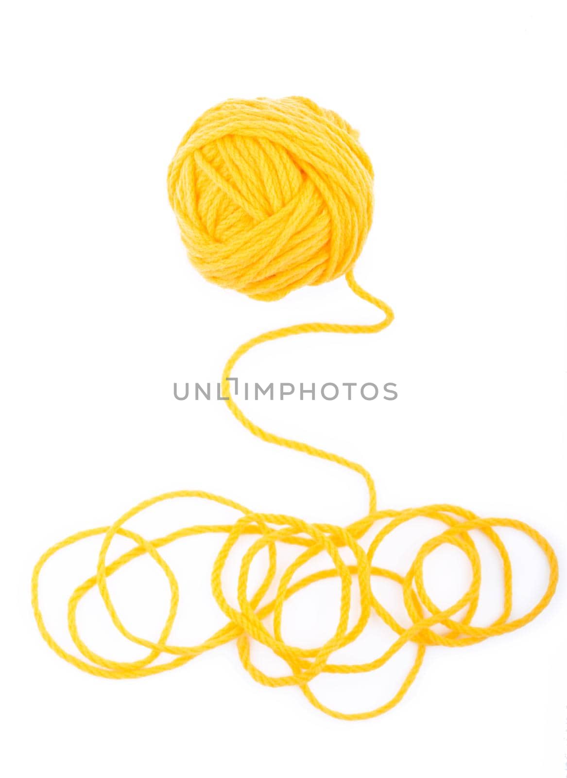 Ball of yarn on the white background by aprilphoto