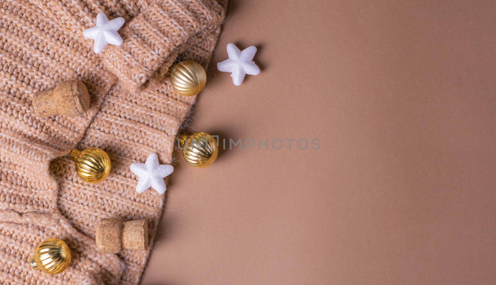 Christmas card. Around the blank sheet on the jacket are Christmas tree balls. Close-up with clear space for text by uspmen