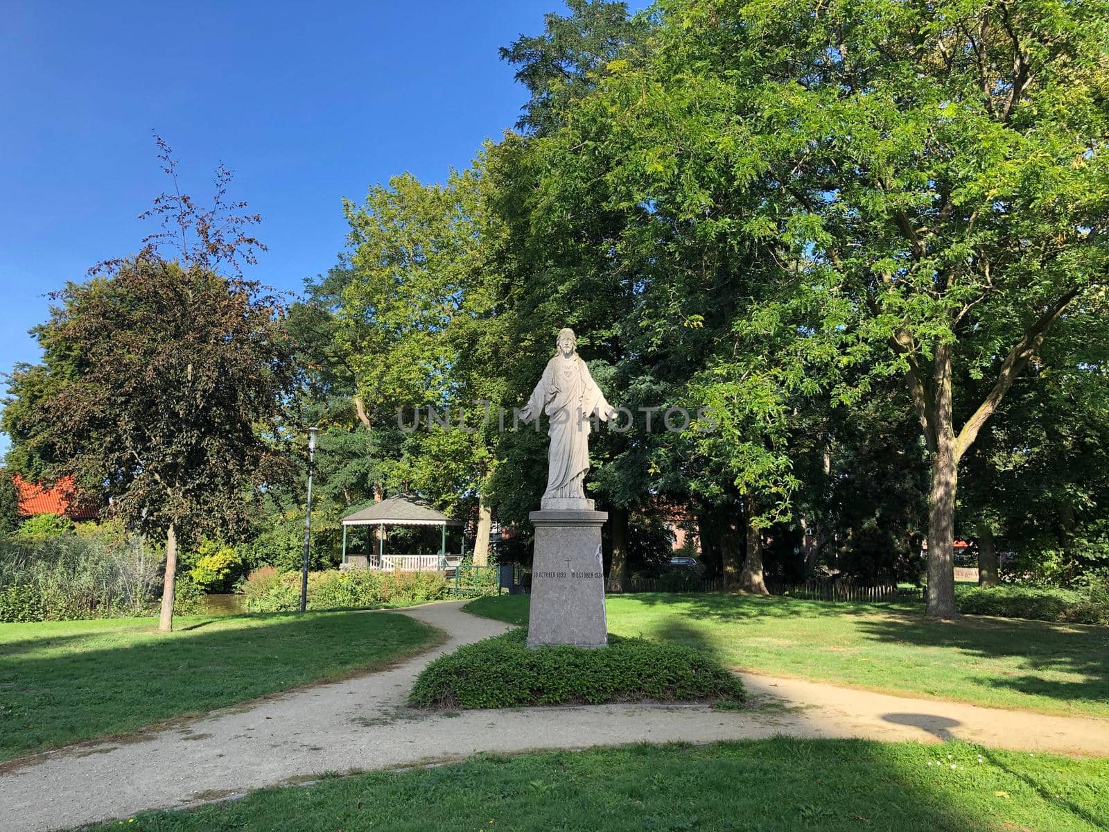 Statue in Zieuwent, The Netherlands by traveltelly