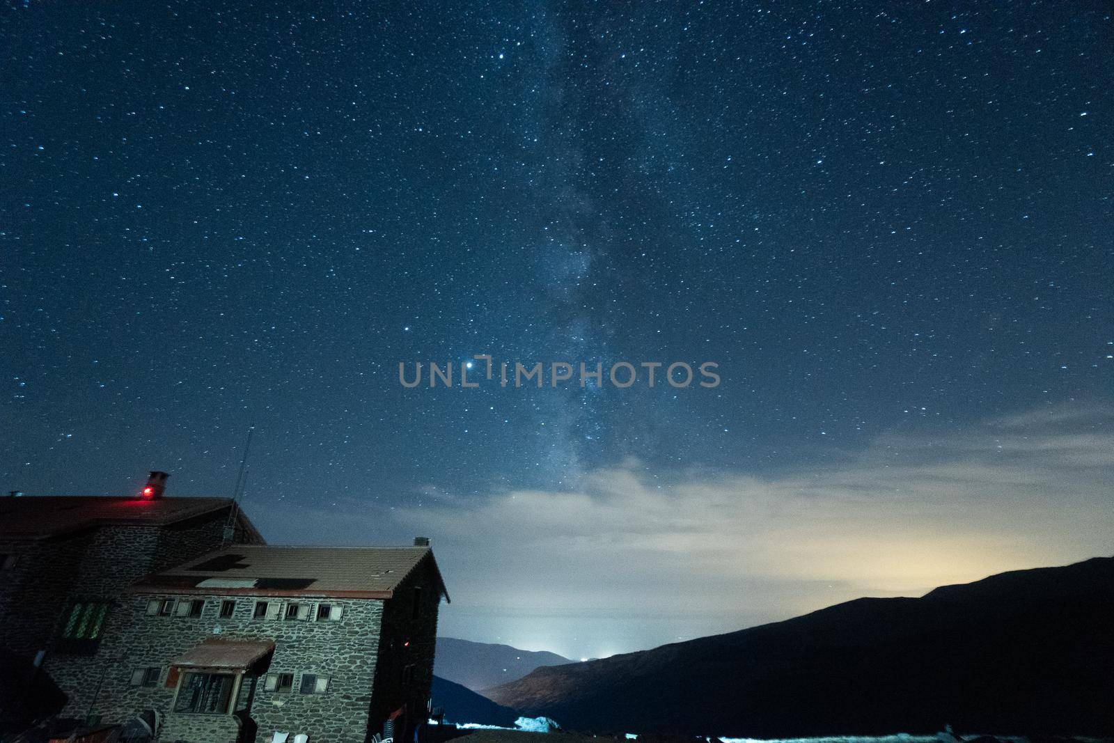 Starry sky surrounded by mountains and the via láctea by xavier_photo