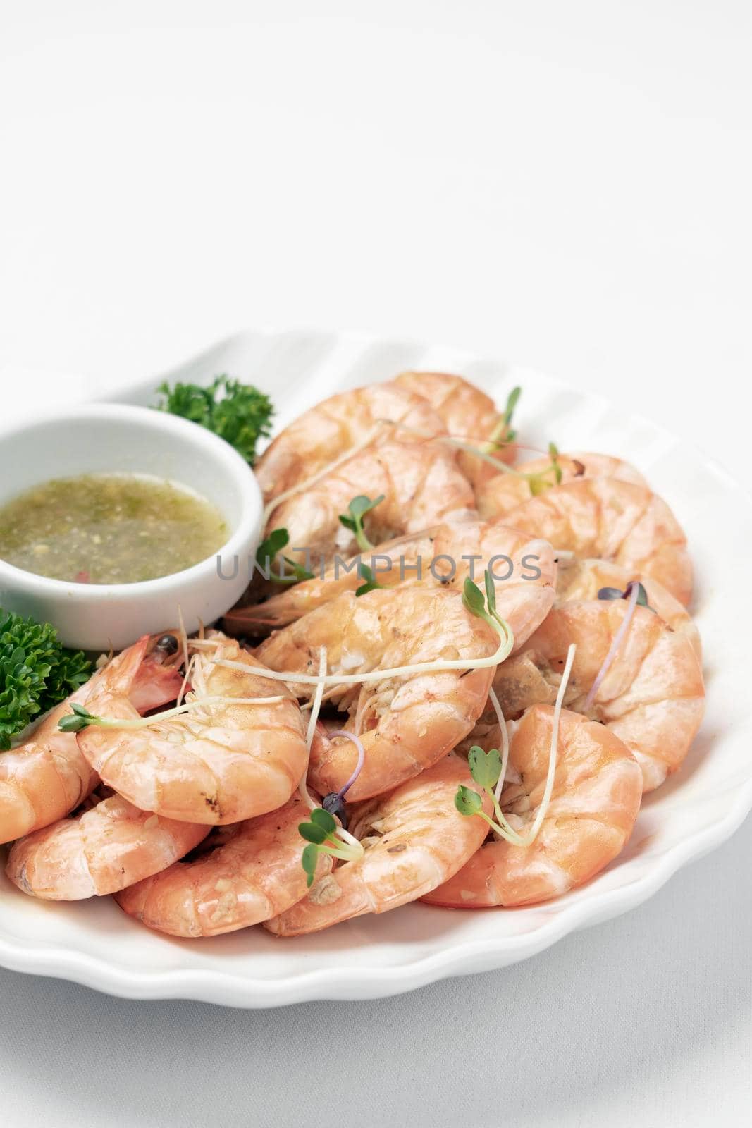 fresh boiled prawns with zesty citrus dipping sauce by jackmalipan