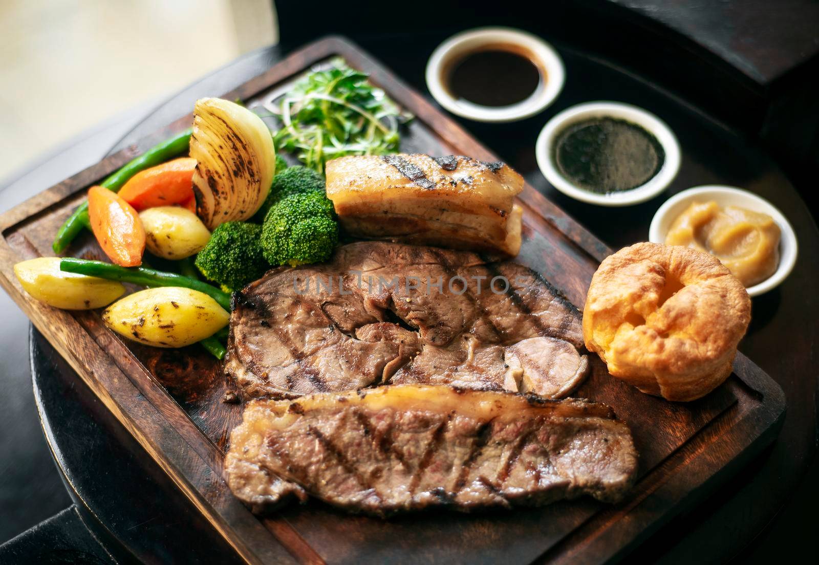 gourmet sunday roast beef traditional british meal set on old wooden pub table