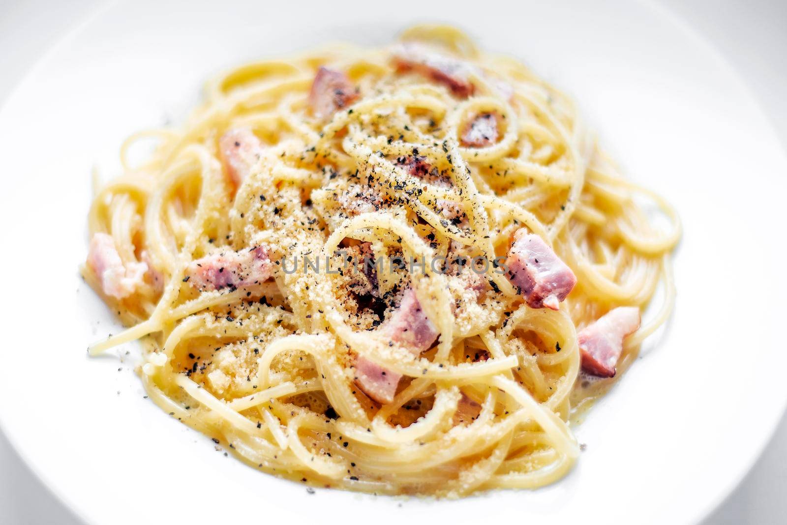 spaghetti pasta carbonara with bacon ham cream and kampot pepper dish