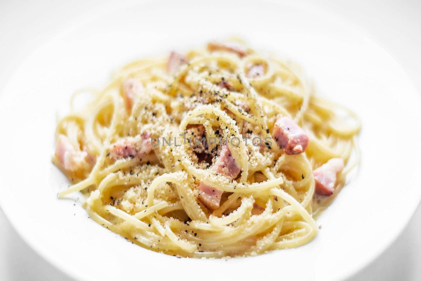 spaghetti pasta carbonara with bacon ham cream and kampot pepper by jackmalipan