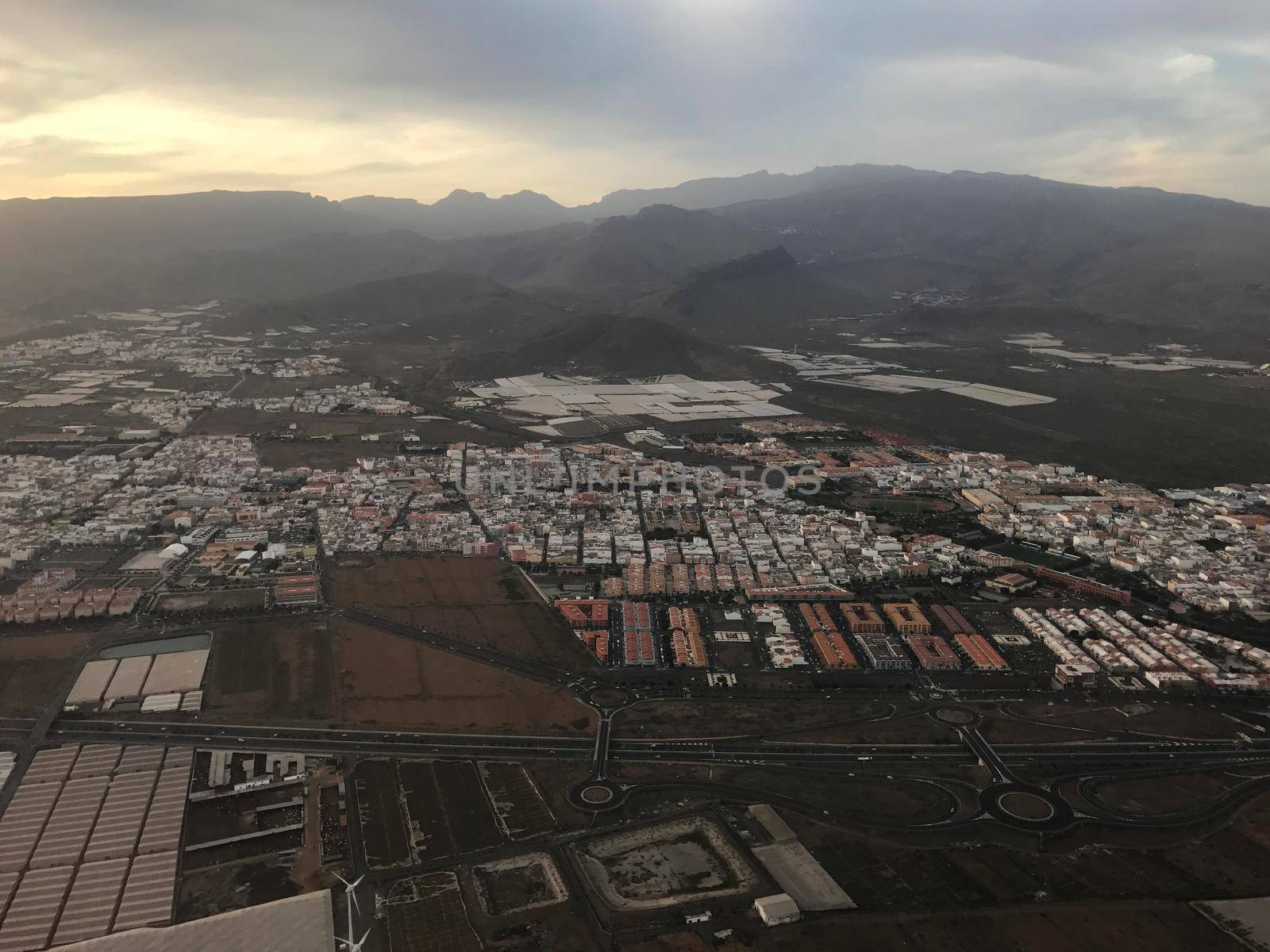 Landing at Gran Canaria airport by traveltelly