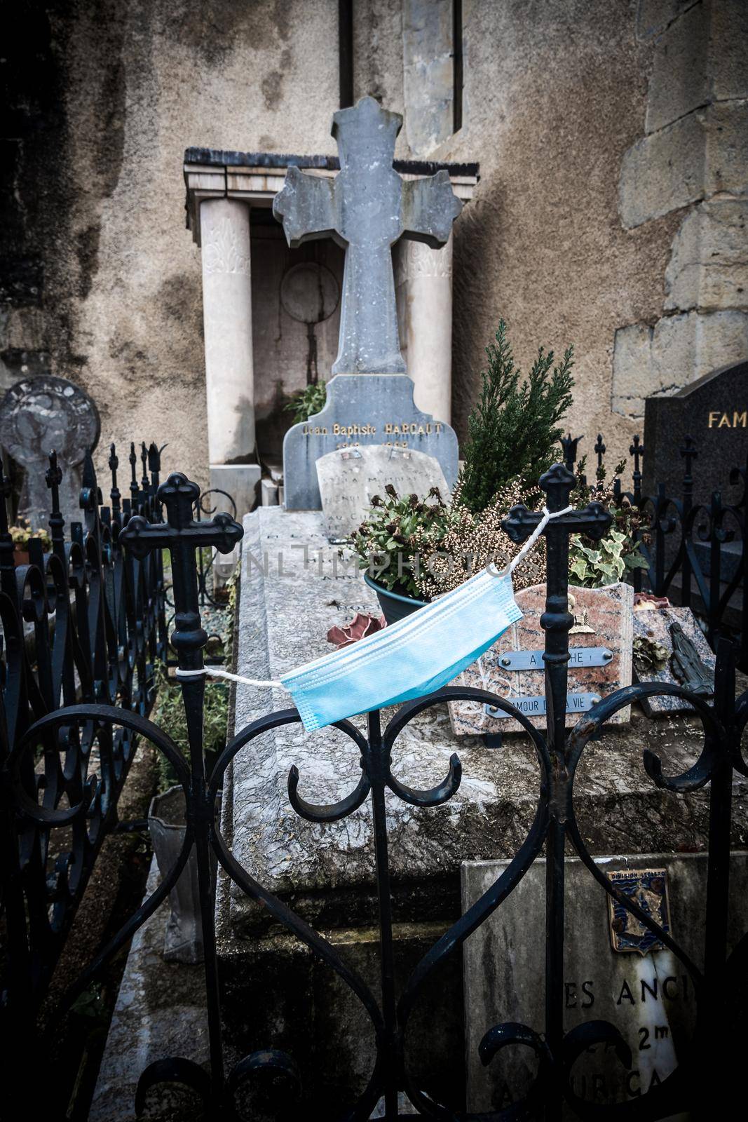 Surgical mask on a grave in Espelette, France by dutourdumonde