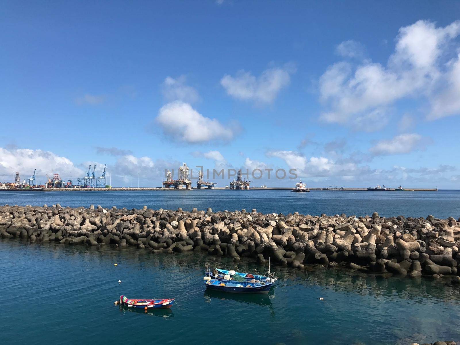 The harbour of Las Palmas by traveltelly