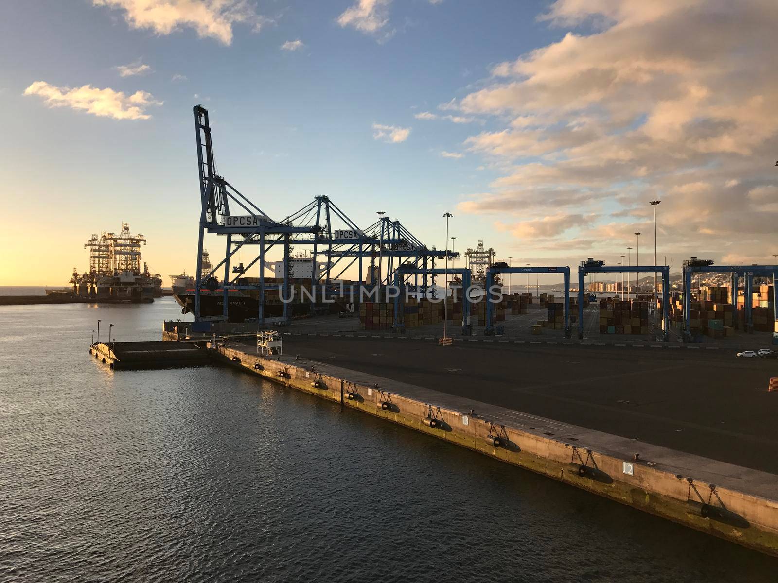 Las Palmas harbour  by traveltelly