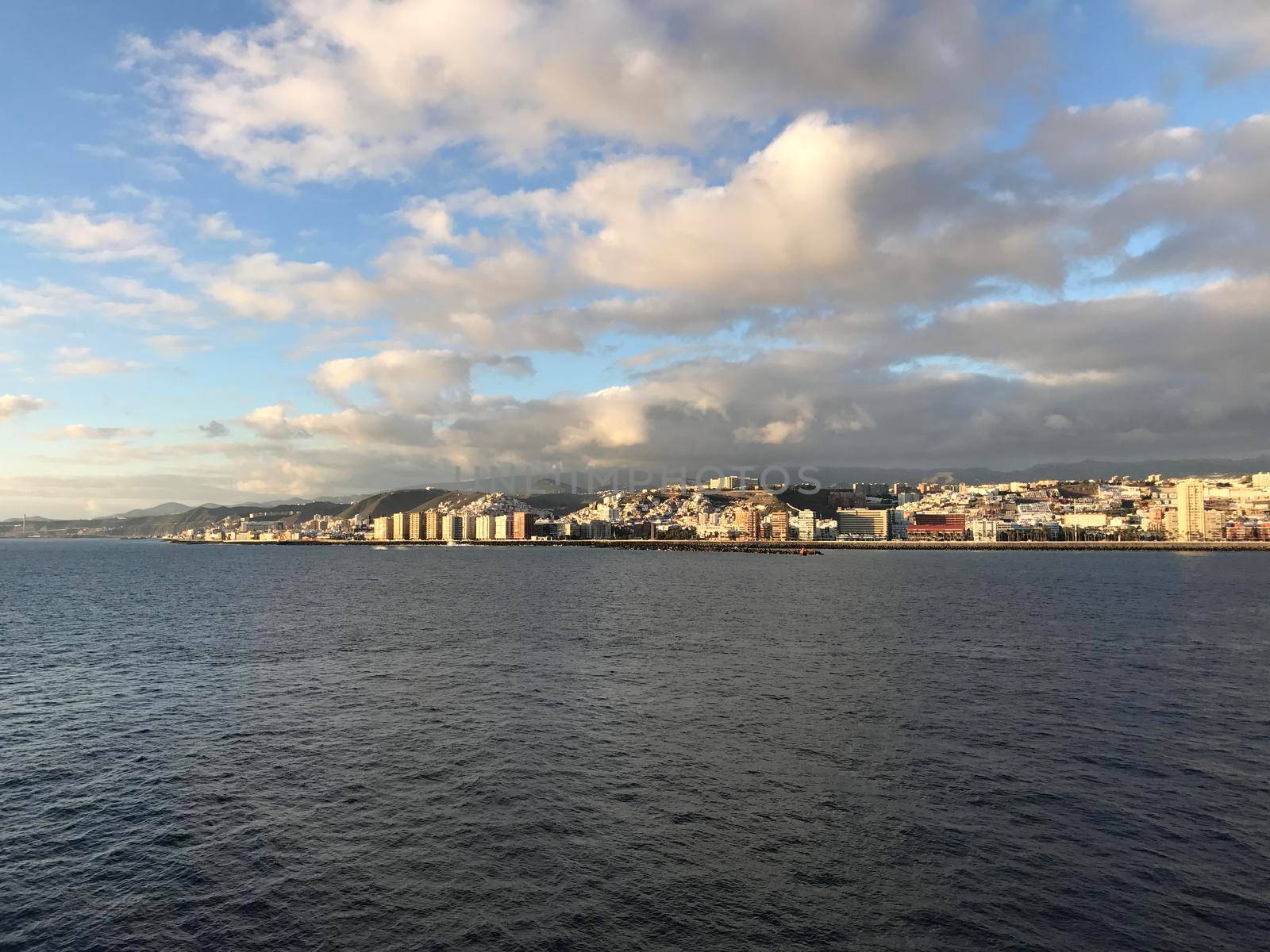 Skyline from Las Palmas by traveltelly