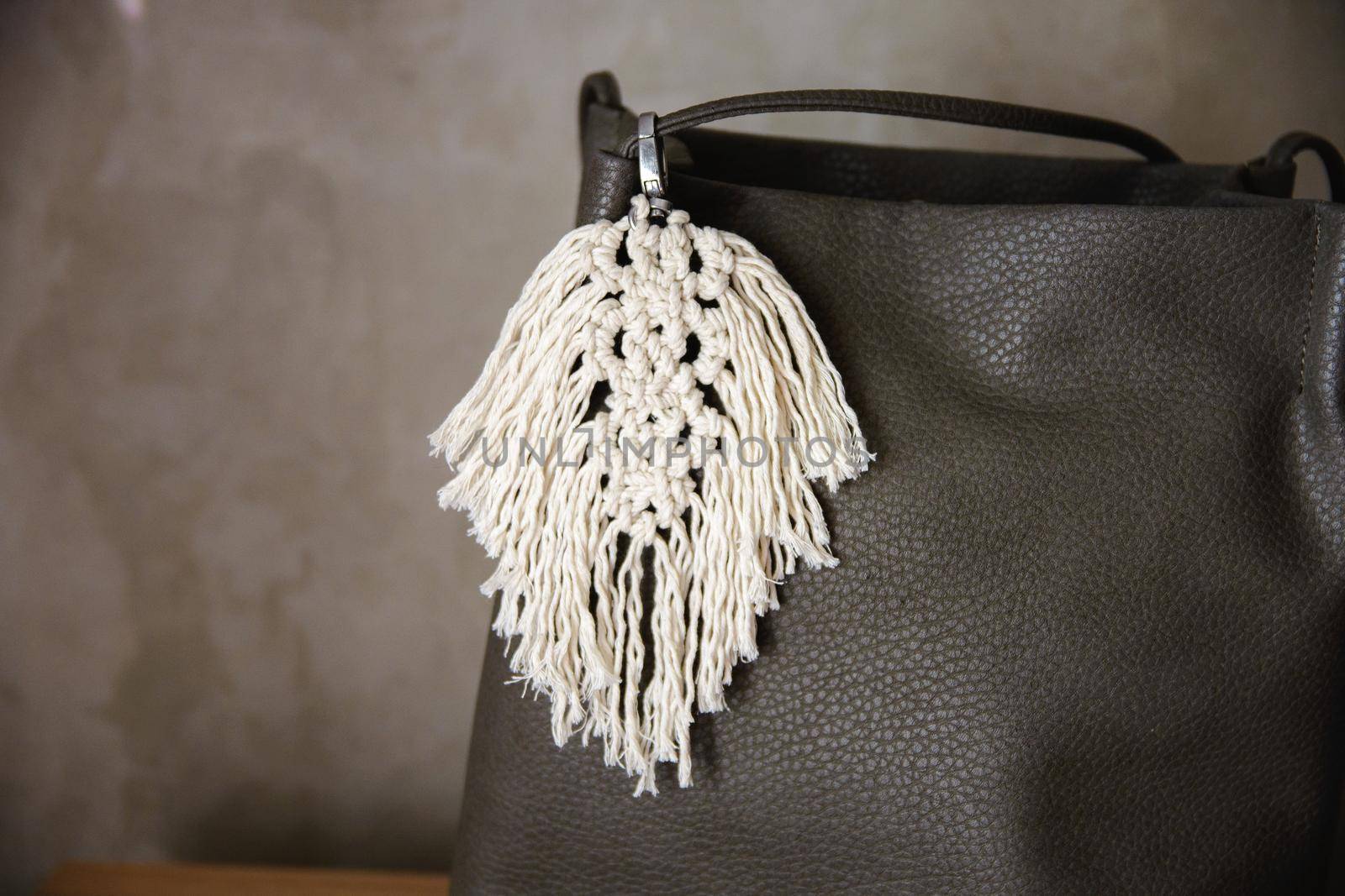 Handmade macrame keychains are made of natural cotton thread and attached to the clasp.
They are perfect for keys, bags or wallets!