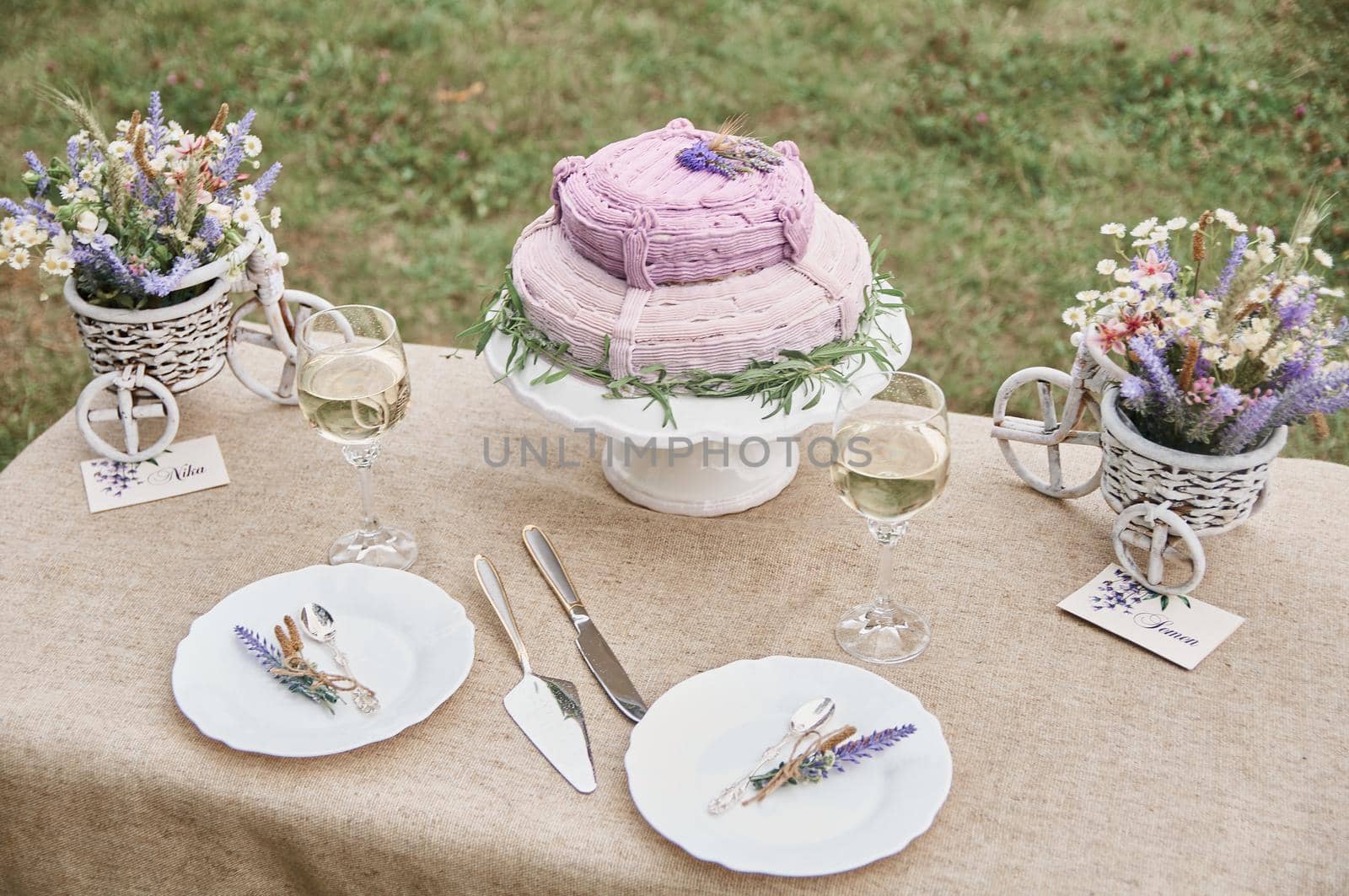 boho style wedding cake on a table covered with a linen tablecloth