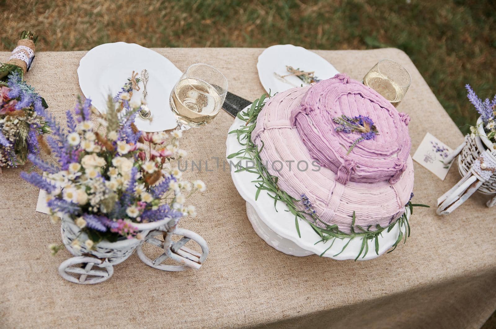 boho style wedding cake on a table covered with a linen tablecloth