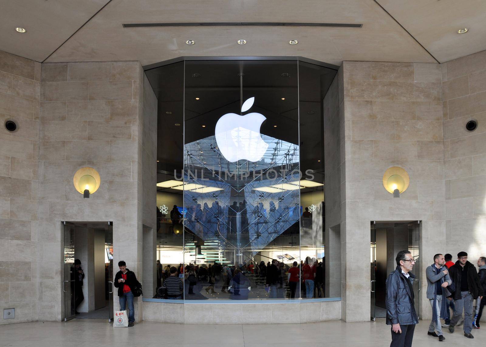 Apple store at the Carrousel du Louvre shopping mall in Paris, France by dutourdumonde