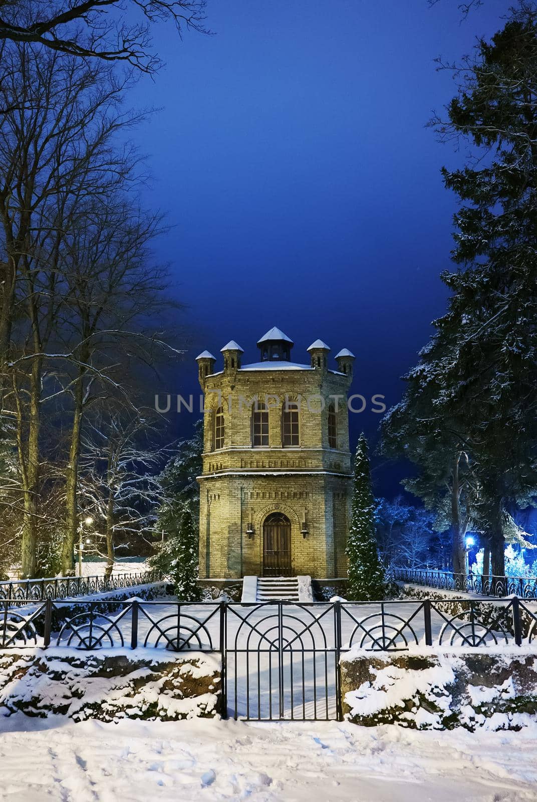 Kochide kabeli varemed ja perekonnakalmistu. Koch family chapel in Pirita, Tallinn. by dmitrimaruta