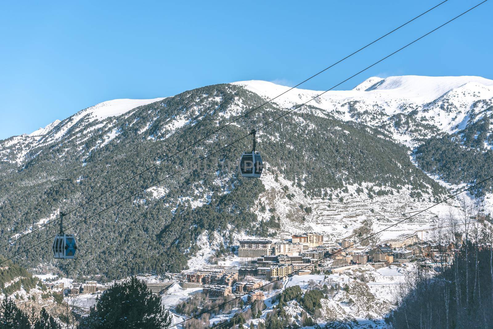 El Tarter, Andorra : 2021 January 11 :  Gondola lift at the Grandvalira ski station in El Tarter, Andorra in times of covid19 in winter 2021
