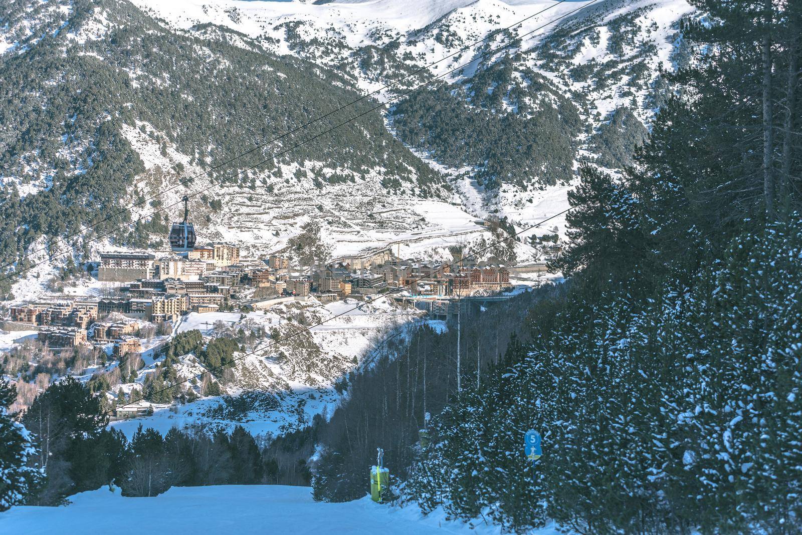 El Tarter, Andorra : 2021 January 11 :  Gondola lift at the Grandvalira ski station in El Tarter, Andorra in times of covid19 in winter 2021
