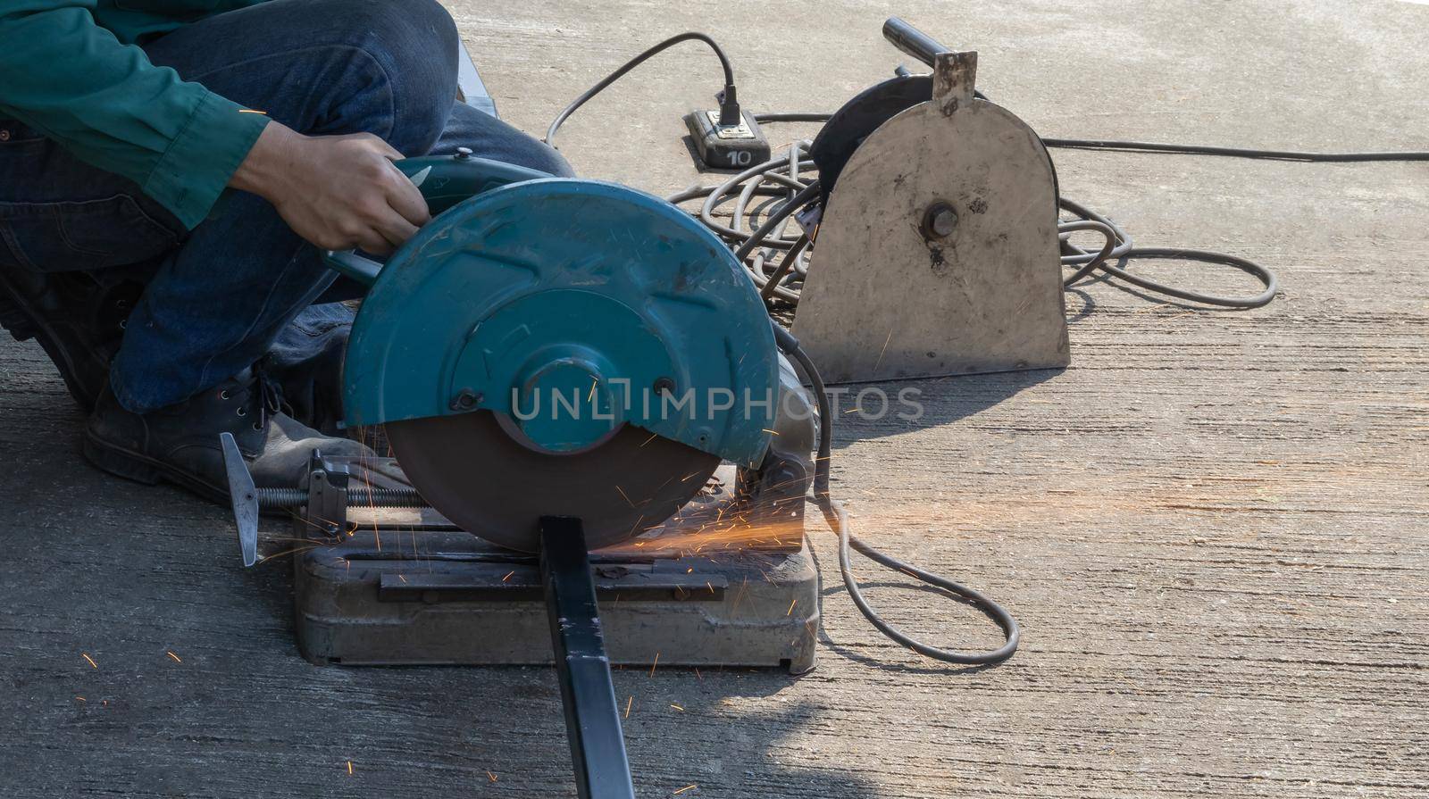 A technician is cutting steel using a cutting machine by suththisumdeang