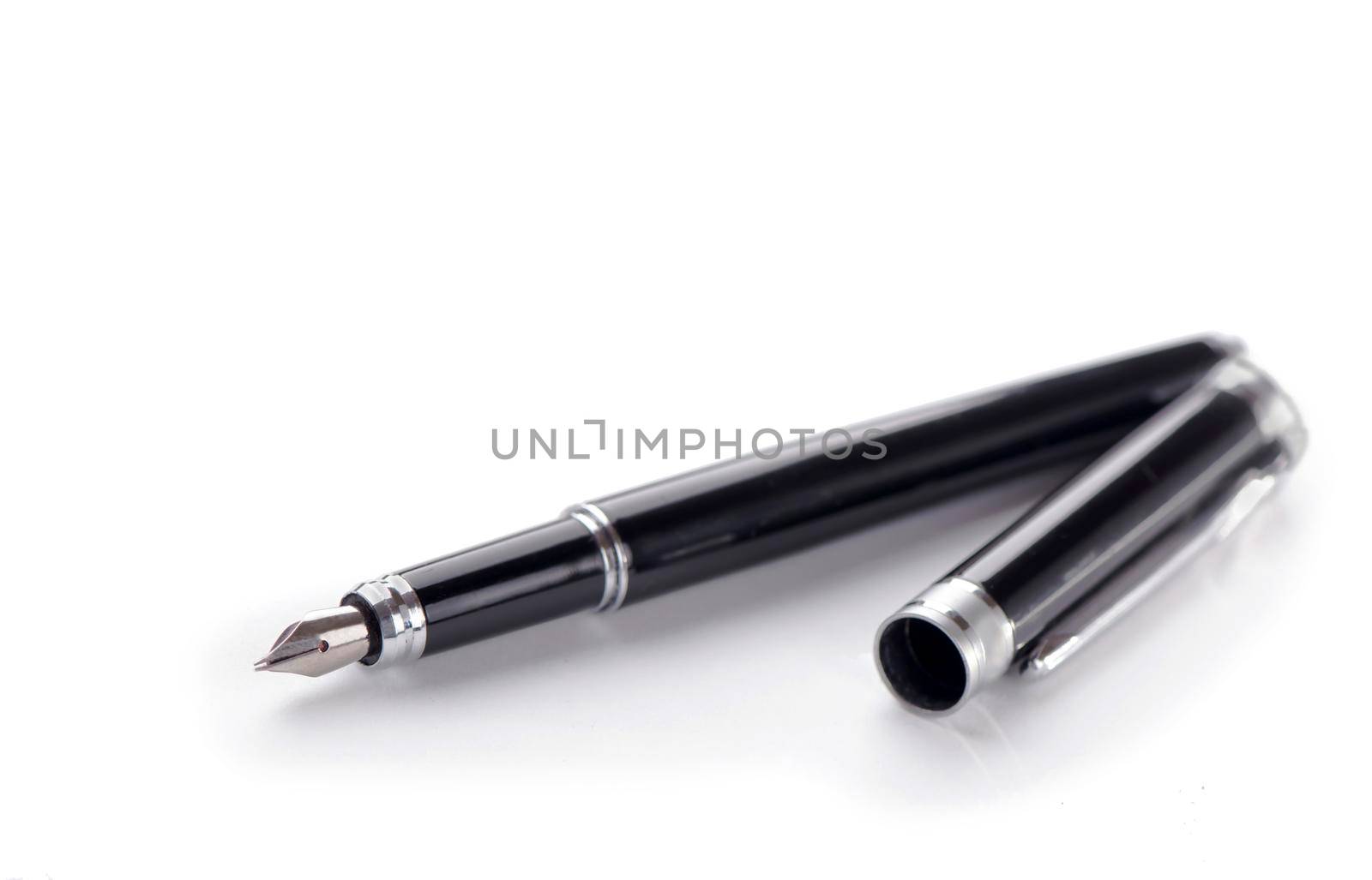 Close op elegant black fountain pen on white background