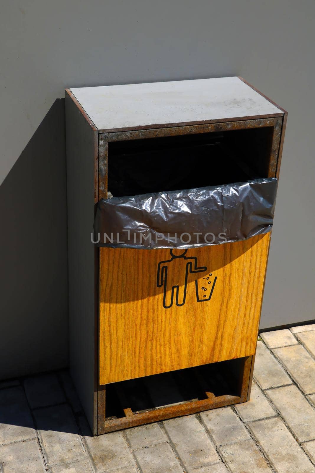 A beautiful modern trash can in a residential complex