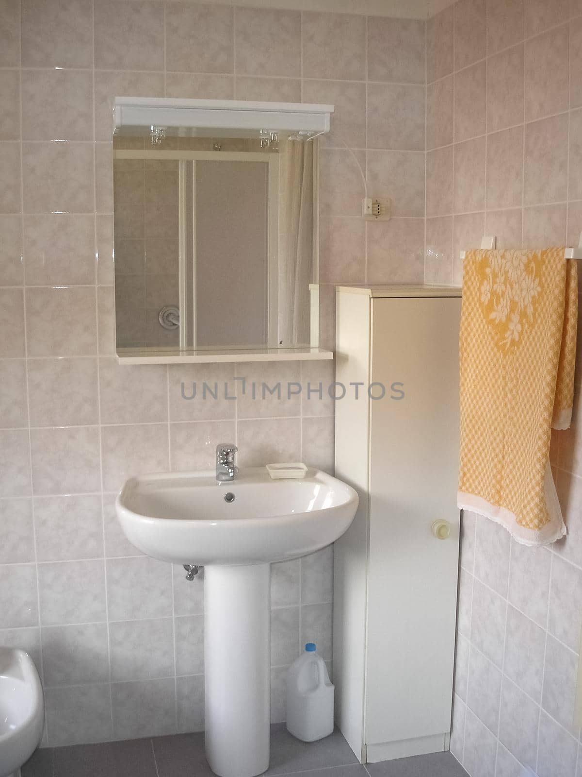 Residential bathroom basin by claudiodivizia