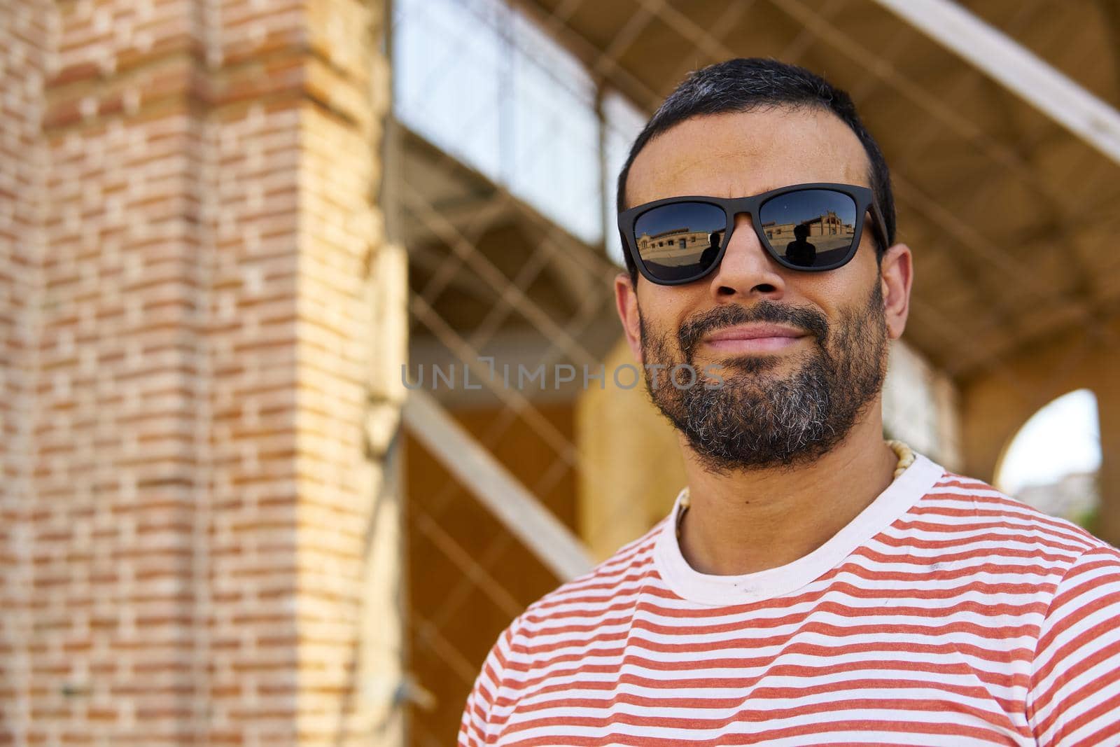 Man with sunglasses posing in freestyle