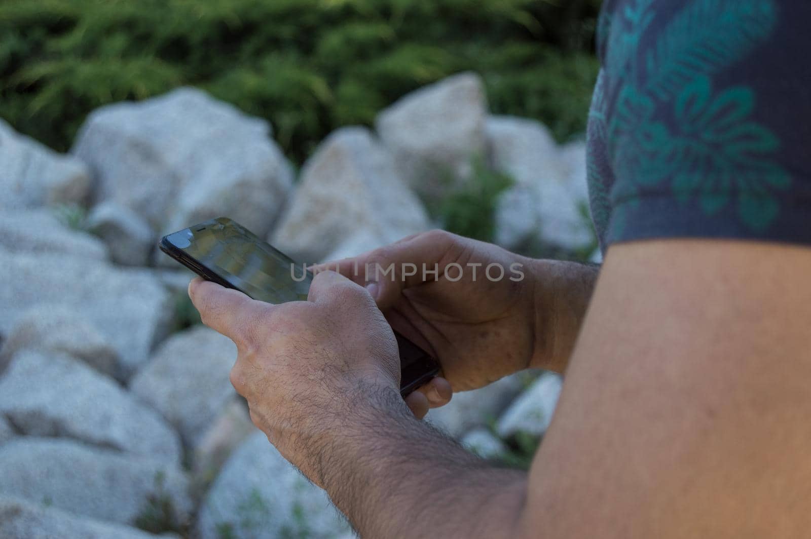 Man doing sport with a mobile phone by xavier_photo